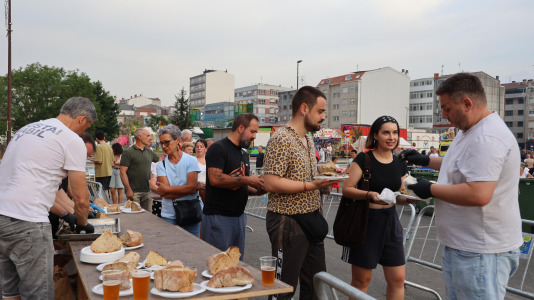 Gran sardiñada popular en Carballo (51)