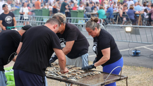 Gran sardiñada popular en Carballo (3)