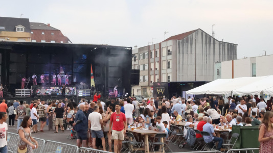 Gran sardiñada popular en Carballo (5)