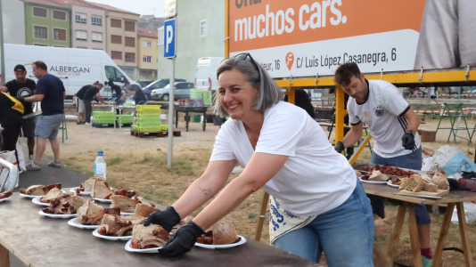 Gran sardiñada popular en Carballo (35)