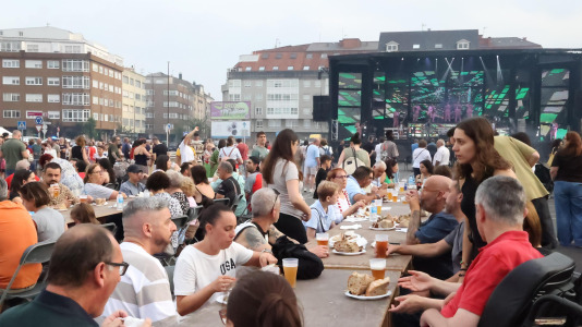 Gran sardiñada popular en Carballo (41)