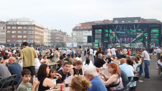 Gran sardiñada popular en Carballo (43)