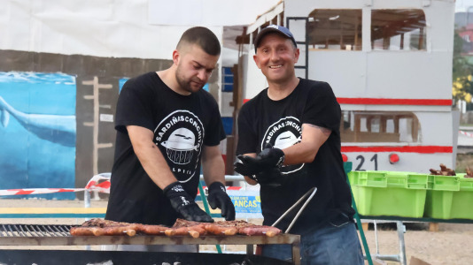 Gran sardiñada popular en Carballo (47)