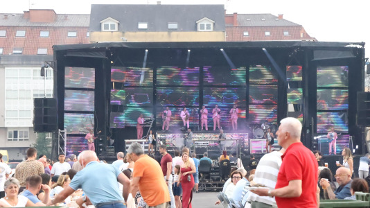 Gran sardiñada popular en Carballo (49)