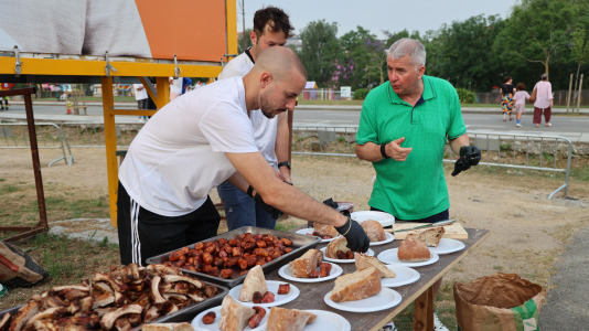 Gran sardiñada popular en Carballo (50)
