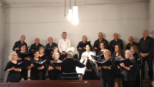 Los carballeses celebran el día grande de sus fiestas patronales con mucha devoción, música y animación en las calles