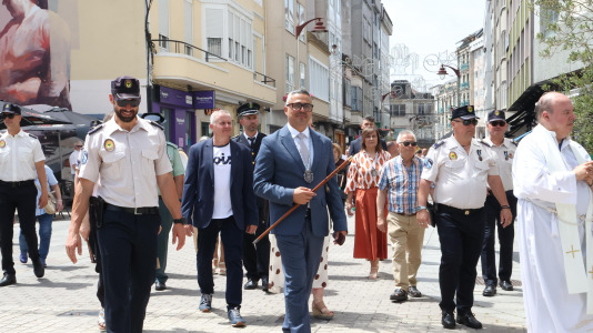 Los carballeses celebran el día grande de sus fiestas patronales con mucha devoción, música y animación en las calles