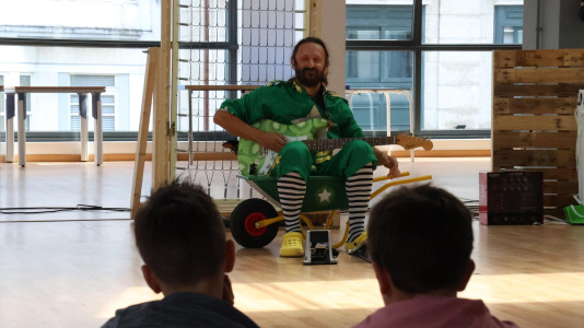 El San Xoán de Carballo vivió este viernes una jornada festiva dedicada a los más pequeños