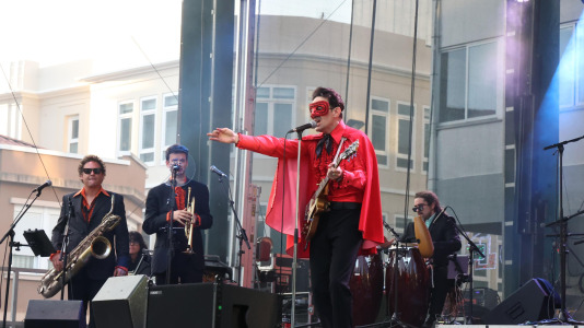 Tito Ramírez abrió una nueva noche de verbena en la recta final del San Xoán