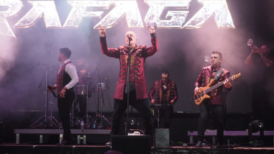 Ráfaga puso a bailar a Carballo durante el San Xoán