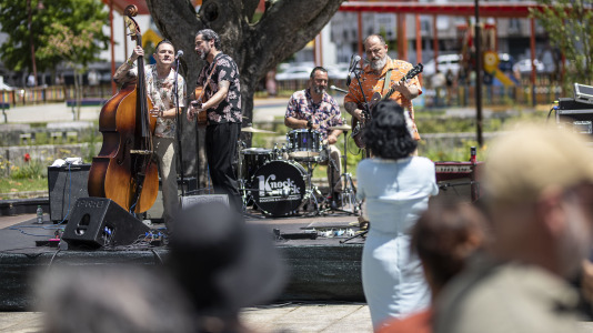 The Mean Devils ponen a bailar a los carballeses en el Rockin