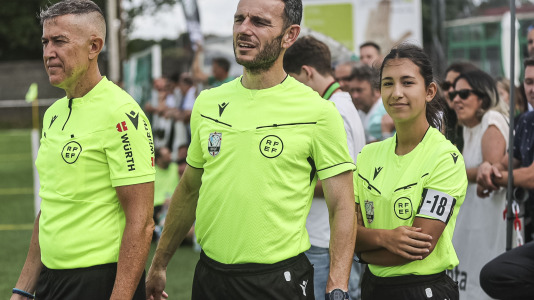 El Xallas rindió un homenaje a su mítico capitán, Doro, en un partido entre los veteranos y leyendas del Real Madrid encabezados por Paco Buyo