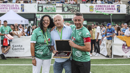 El Xallas rindió un homenaje a su mítico capitán, Doro, en un partido entre los veteranos y leyendas del Real Madrid encabezados por Paco Buyo