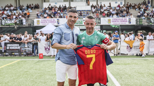 El Xallas rindió un homenaje a su mítico capitán, Doro, en un partido entre los veteranos y leyendas del Real Madrid encabezados por Paco Buyo