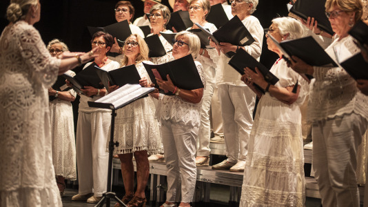 El Pazo da Cultura acogió otra edición de la tradicional Mostra de Habaneras organizada por la Coral Polifónica de Bergantiños