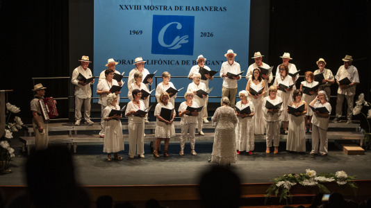 El Pazo da Cultura acogió otra edición de la tradicional Mostra de Habaneras organizada por la Coral Polifónica de Bergantiños