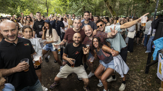 Los carballeses despidieron el San Xoán con la fiesta más familiar en el bosque do Añón