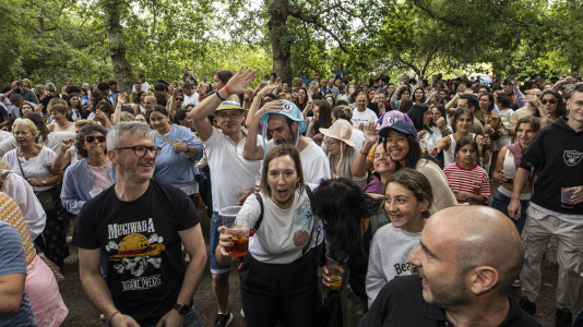 Los carballeses despidieron el San Xoán con la fiesta más familiar en el bosque do Añón