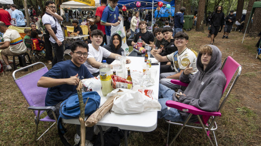 Los carballeses despidieron el San Xoán con la fiesta más familiar en el bosque do Añón