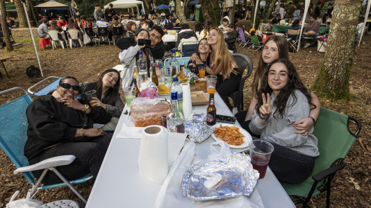 Los carballeses despidieron el San Xoán con la fiesta más familiar en el bosque do Añón