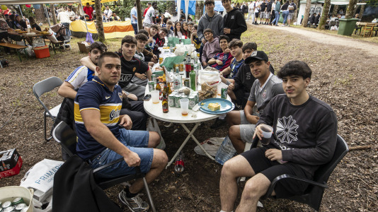 Los carballeses despidieron el San Xoán con la fiesta más familiar en el bosque do Añón