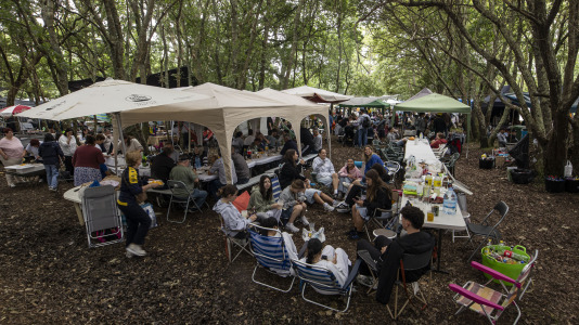 Los carballeses despidieron el San Xoán con la fiesta más familiar en el bosque do Añón