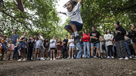 Los carballeses despidieron el San Xoán con la fiesta más familiar en el bosque do Añón