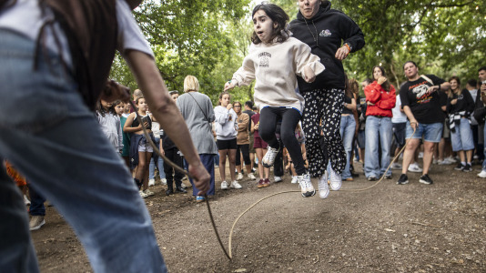 Los carballeses despidieron el San Xoán con la fiesta más familiar en el bosque do Añón