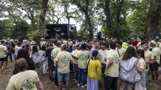 Decenas de familias de la comarca se dieron cita en Baio para disfrutar de la tradicional Festa da Carballeira