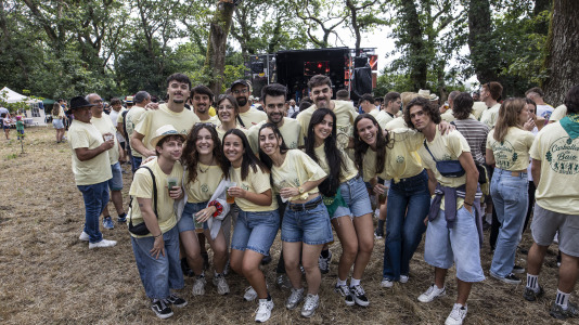 Decenas de familias de la comarca se dieron cita en Baio para disfrutar de la tradicional Festa da Carballeira