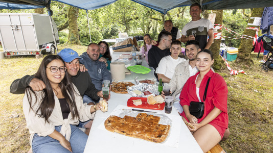 Decenas de familias de la comarca se dieron cita en Baio para disfrutar de la tradicional Festa da Carballeira