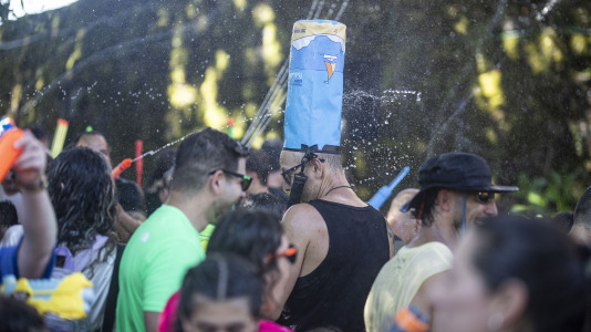 En una calurosa jornada, los más pequeños celebraron su Asaltiño, como preludio al Asalto ao Castelo de Vimianzo