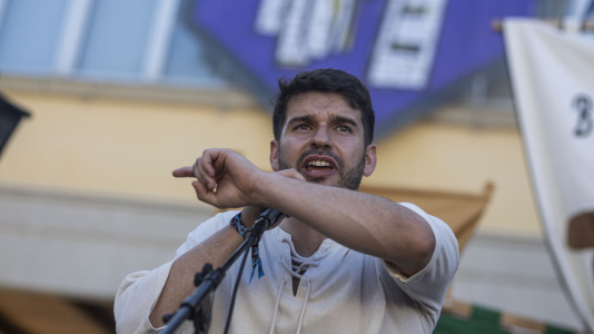El desfile de las Irmandades Parroquiais y el pregón inician la intensa tarde de actividades del Asalto ao Castelo de Vimianzo