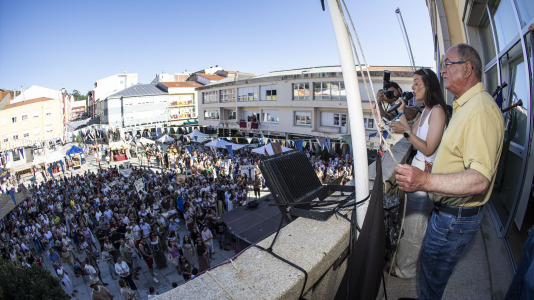 El desfile de las Irmandades Parroquiais y el pregón inician la intensa tarde de actividades del Asalto ao Castelo de Vimianzo