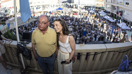 El desfile de las Irmandades Parroquiais y el pregón inician la intensa tarde de actividades del Asalto ao Castelo de Vimianzo