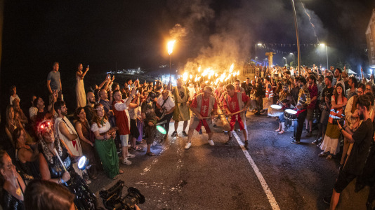 El Lume Irmandiño volvió a encender Vimianzo durante el Asalto ao Castelo