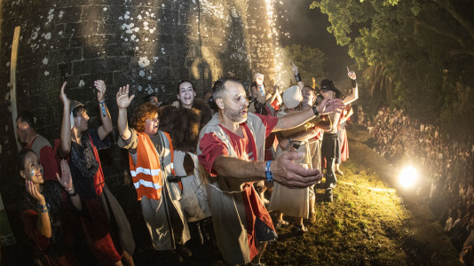 El Lume Irmandiño volvió a encender Vimianzo durante el Asalto ao Castelo