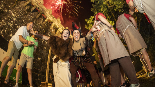 El Lume Irmandiño volvió a encender Vimianzo durante el Asalto ao Castelo
