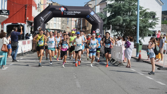Más de 300 corredores se dieron cita este domingo para participar en la segunda edición de la carretera laxense en una jornada muy calurosa
