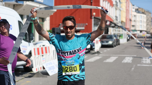 Más de 300 corredores se dieron cita este domingo para participar en la segunda edición de la carretera laxense en una jornada muy calurosa