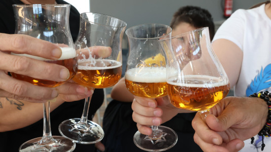Cata de cerveza en el Mercado carballés (2)