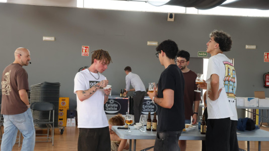 Cata de cerveza en el Mercado carballés (7)