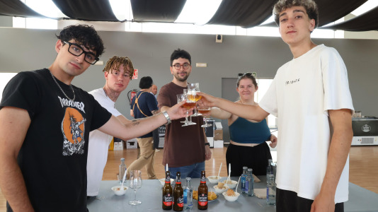 Cata de cerveza en el Mercado carballés (11)