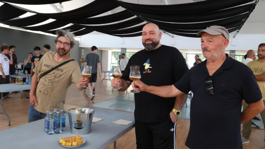 Cata de cerveza en el Mercado carballés (18)