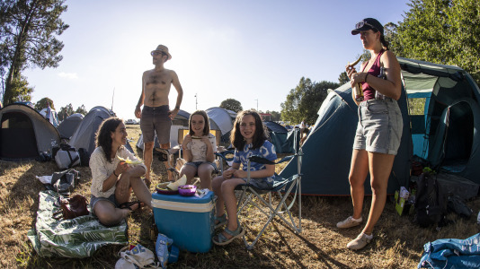 La Festa da Carballeira de Zas vivió una intensa primera noche de folk y música electrónica