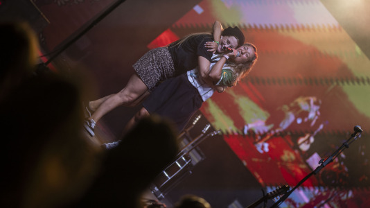 La Festa da Carballeira de Zas vivió una intensa primera noche de folk y música electrónica