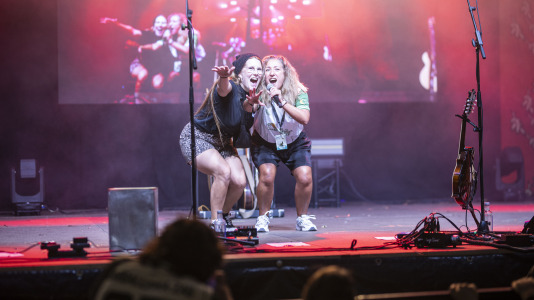 La Festa da Carballeira de Zas vivió una intensa primera noche de folk y música electrónica
