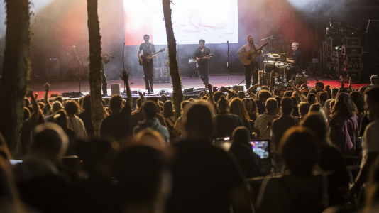 La Festa da Carballeira de Zas vivió una intensa primera noche de folk y música electrónica