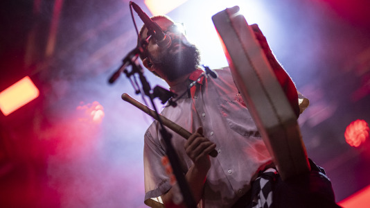 La Festa da Carballeira de Zas vivió una intensa primera noche de folk y música electrónica