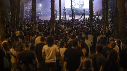 La Festa da Carballeira de Zas vivió una intensa primera noche de folk y música electrónica